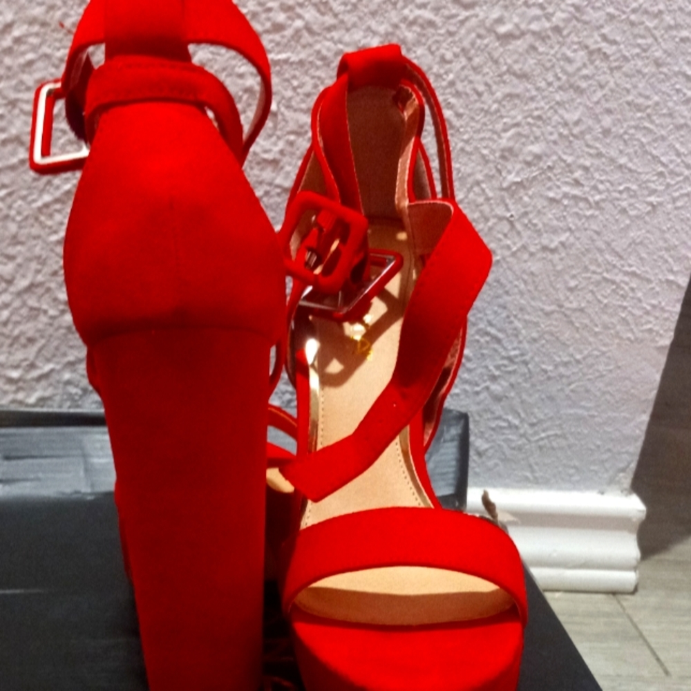 RED HEEL